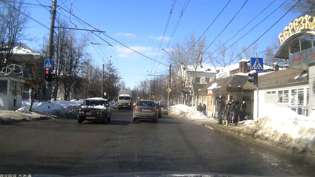 Зачем машину пинать?Она не виновата,что хозяева такие. смотреть онлайн