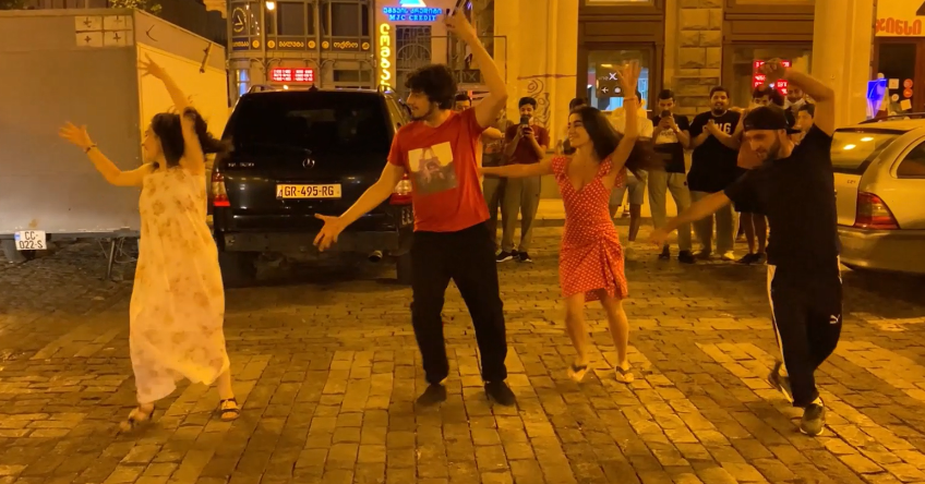 Мадина Чеченская Тбилиси Лезгинка 2023 Парни И Девушки Танцуют Супер На Улице Марджанишвили ALISHKA смотреть онлайн