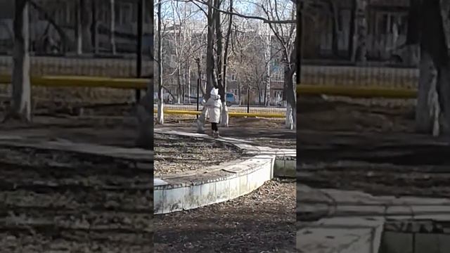 Ребенок радуется весне смотреть онлайн