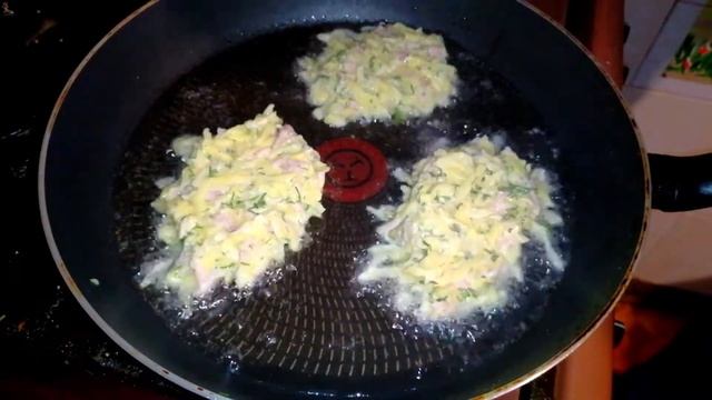 ДРАНИКИ С ВЕТЧИНОЙ, СЫРОМ И ЗЕЛЕНЬЮ — полезное, сытное и питательное блюдо! смотреть онлайн