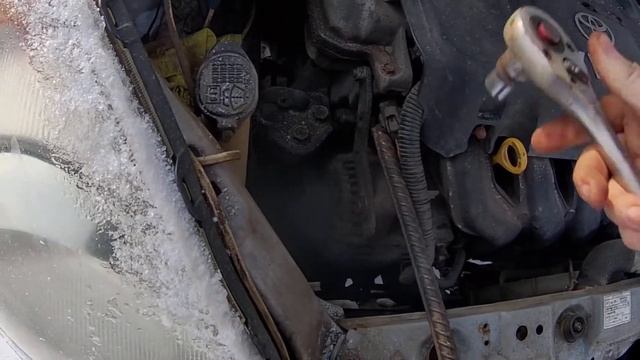 натяжка ремня генератора на Toyota Funcargo