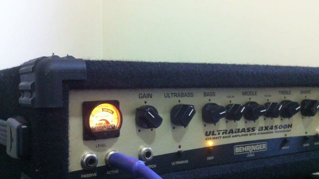 Behringer Ultrabass BX4500H - Review смотреть онлайн