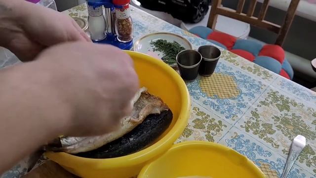 Деревенский влог. Часть вторая. Ремонтируем баню, коптим скумбрию на костре?? #мужжена