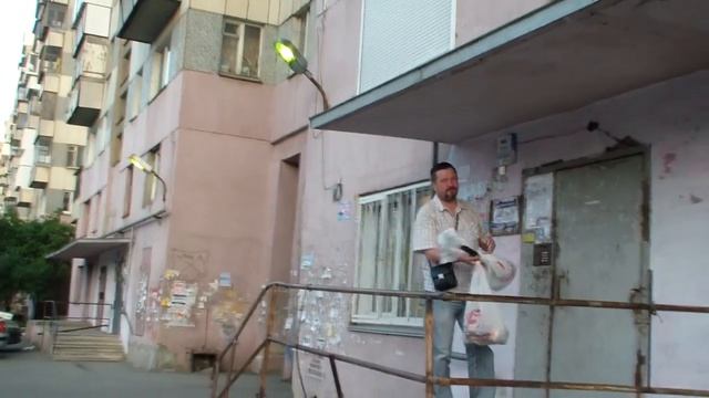 Уличное ночное освещение днём. смотреть онлайн