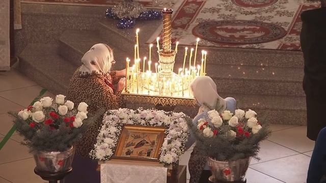 Праздник Рождества Христова Литургия в Никольском соборе г.Волжска смотреть онлайн