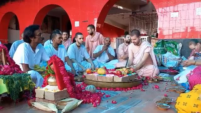 25 05 21 Могущественная ягья в Нрисимха чатурдаши, Вриндаван смотреть онлайн