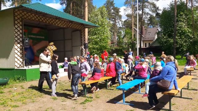 п. Песочный (Санкт-Петербург) Театрализованное анимационное представление "Большой садовый сквер" смотреть онлайн