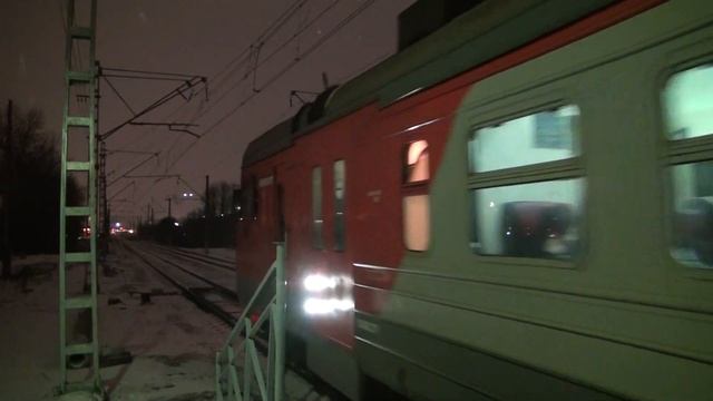 ЭД4М-0420 сообщением Санкт-Петербург - Павловск делает остановку на о.п. Воздухоплавательный Парк смотреть онлайн