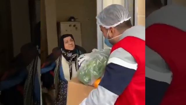 Короновирус во время карантина умейте делиться не надо быть жадным. смотреть онлайн