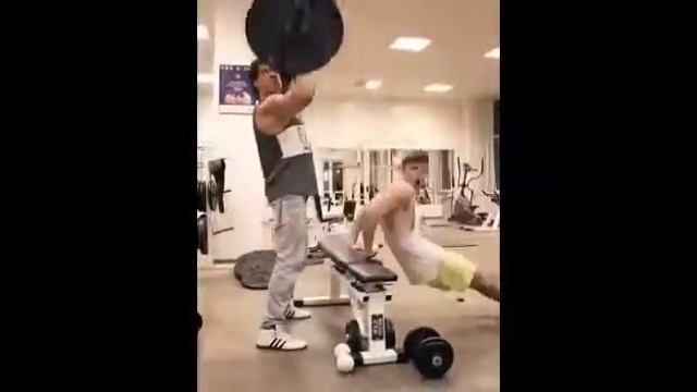 Как меняются в люди в зале смотреть онлайн