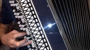 Крутится вертится шар голубой на баяне