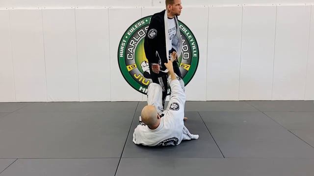 Open Guard Engagement - Sit Up and Get 4 Points of Contact - The De La Riva is a Great Go To Option смотреть онлайн