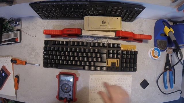 переделка проводной клавиатуры в беспроводную (3). Прозвонка кнопок. смотреть онлайн