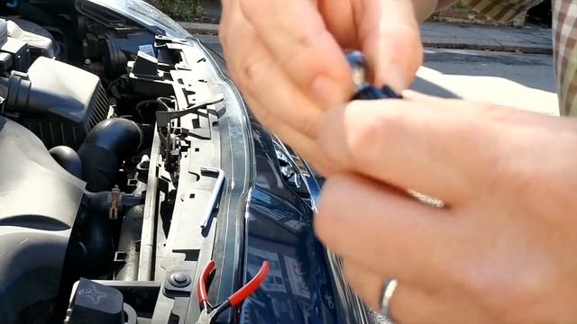 Peugeot 5008 - How to change the running light смотреть онлайн