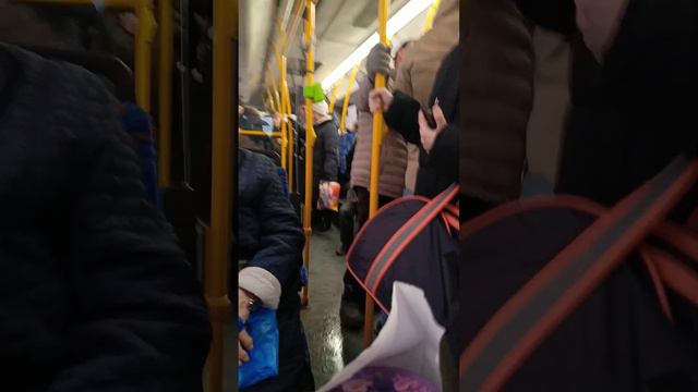 Люди около 20 минут соображали по какому городу они едут на автобусе..🚍🚌 смотреть онлайн