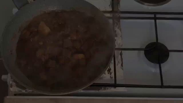 Как быстро пожарить картошку с мясом... смотреть онлайн