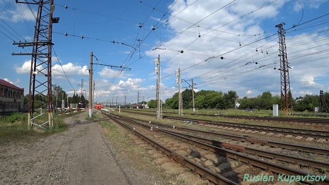 Электропоезда ЭД4М-0134, следуют в южном направлении относительно станции Ржава. смотреть онлайн