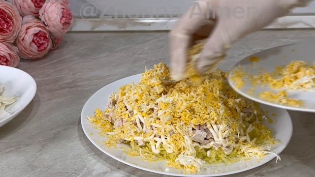 Очень нежный и воздушный салат"Лебединый пух" . Простой и очень вкусный салат. Қазақша рецепт. смотреть онлайн