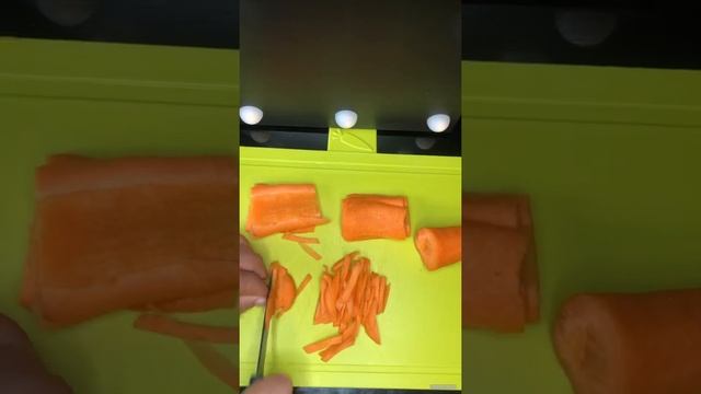 Как нарезать морковку соломкой | Быстрый и Простой способ | Рецепты просто смотреть онлайн