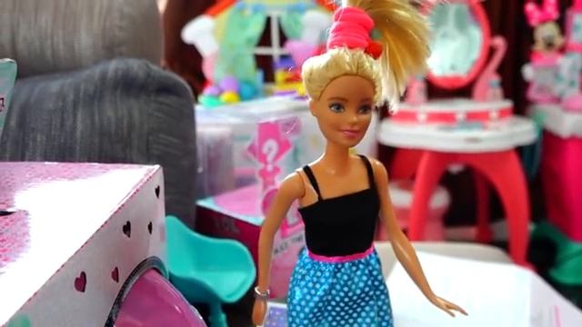 Барби и ЛОЛ поссорились? Барби ищет работу! Открываем магазины одежды. Чей магазин лучше? смотреть онлайн
