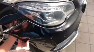 Снять фару на Mercedes E200