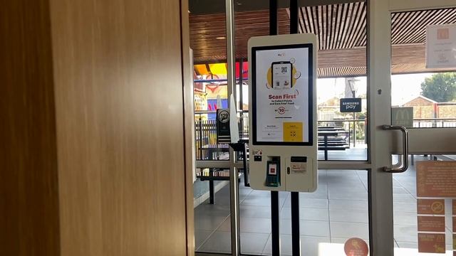 VLOG: Полиция, госпиталь, МакДональдс | будни в Африке смотреть онлайн