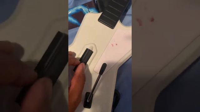 Broken Guitar Hero Controller смотреть онлайн