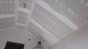Грунтовка и шпаклёвка потолка