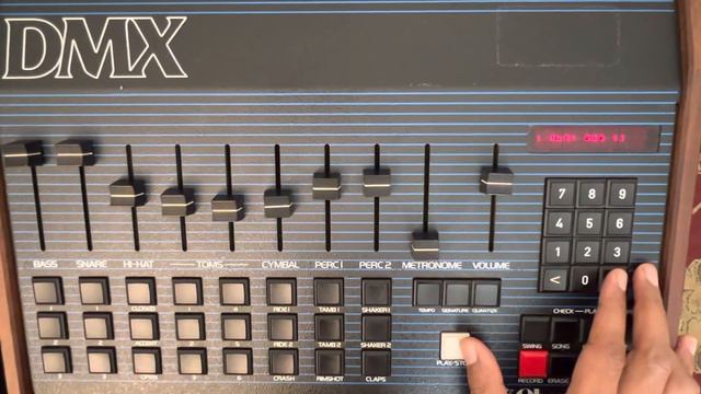 Juan G on Oberheim DMX RnB Beats￼ смотреть онлайн