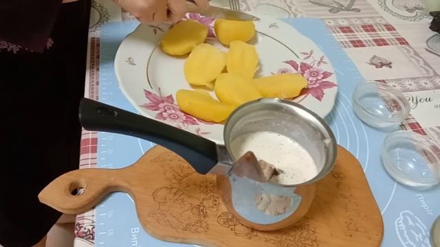 КАРТОФЕЛЬ С СЫРНЫМ СОУСОМ