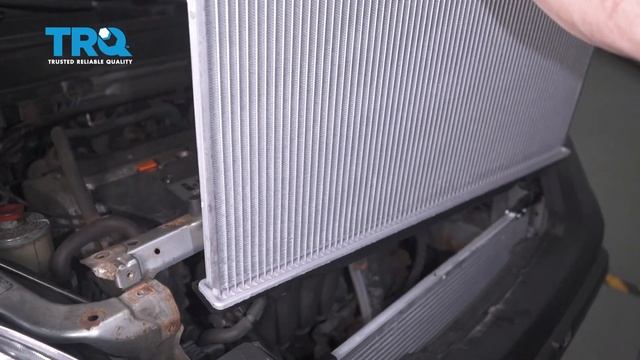 How to Replace Radiator 2002-2006 Honda CR-V смотреть онлайн
