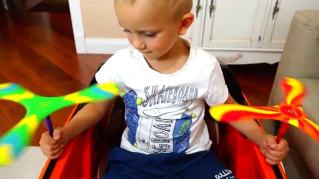 Bad Baby Гигантский Спиннер! Giant Fidget Spinner - Bad Kids Transform Car and Fly - Best Tricks смотреть онлайн