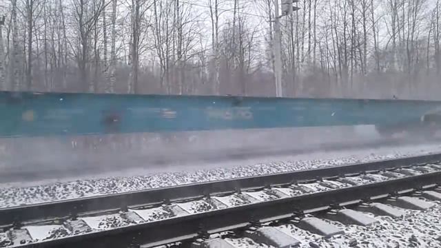 Электровозы 2ЭС6-776 с пустыми платформами и полувагонами смотреть онлайн