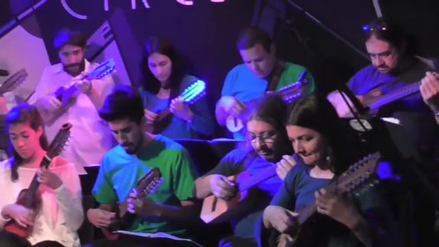 "Llegan los charangos" A. Simonovich - Orquesta Argentina de Charangos смотреть онлайн