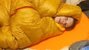 Девушки, он СОГРЕЕТ вас в горах!/ Обзор пухового спальника Сивера Ирий -10.