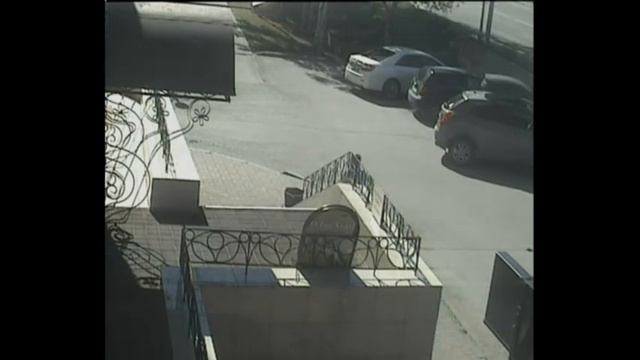ПОМОГИТЕ НАЙТИ МУЖЧИНУ, который на видео с маленьким ребенком смотреть онлайн