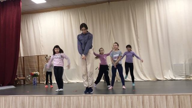 В Кузьминском ДК провели танцевальный мастер класс для детей смотреть онлайн