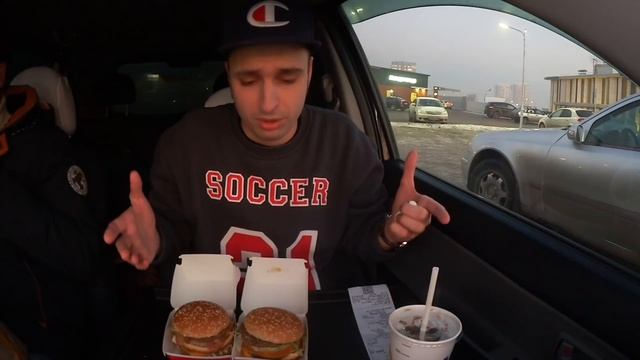 Самая нелепая новинка Макдональдс!!! Биг Мак Бекон из Mcdonalds. Обзор еды смотреть онлайн