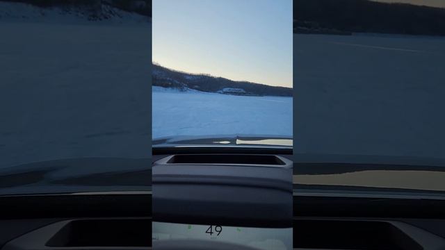 По льду Зейского водохранилища на Geely Monjaro смотреть онлайн