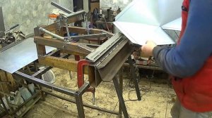 Самодельный компактный листогиб для изготовления крышек на столбы