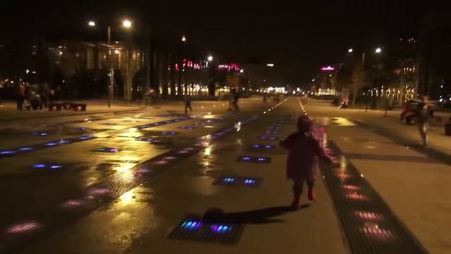 Новый фонтан в виде взлетной полосы возле станции метро ЦСКА смотреть онлайн