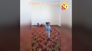 Сестры дерутся за игрушку. Кому же достанется кукла?Младшая рулит. Кто сильнее?