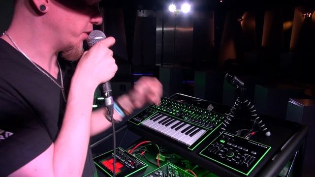 Roland AIRA VT-3 Vocal Processor Dancefair 2014 смотреть онлайн