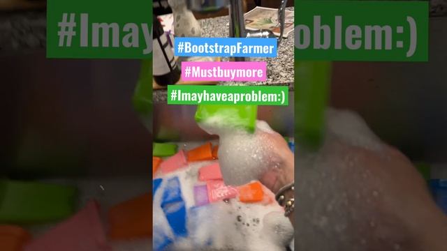 These bootstrap farmer pots even make cleaning up fun! #bootstrapfarmer #colorful #garden смотреть онлайн