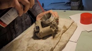 Чистка дросселя с электроприводом на ниве 21214 е-газ. #нива #niva #ремонтсвоимируками  #лада4х4