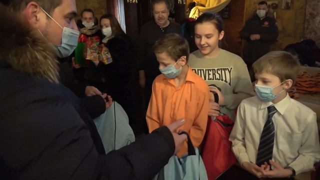 Семье Соколовых вручены подарки от Президента и Главы смотреть онлайн