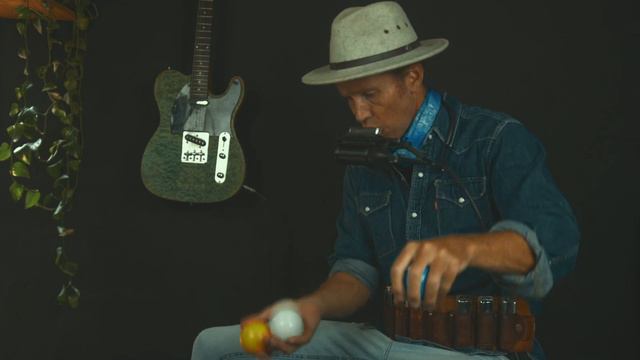 Blues Harmonica with Juggling Percussion - Juzzie Smith смотреть онлайн