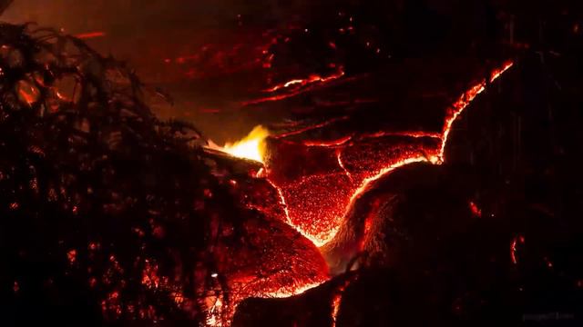 The World's Deadliest Volcano Just Cracked Open The Earth! смотреть онлайн