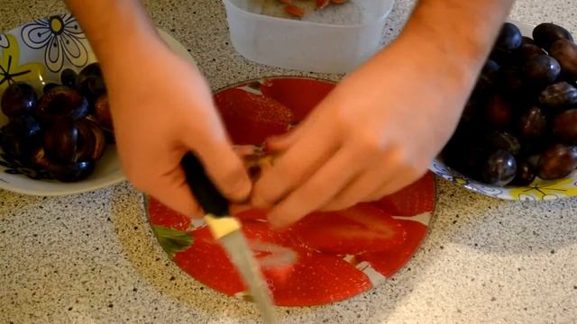 Как почистить сливы смотреть онлайн