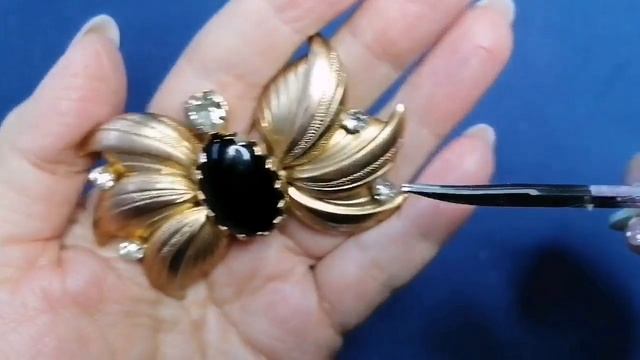 Маленькая распаковка (три винтажных украшения,одно Swarovski) смотреть онлайн